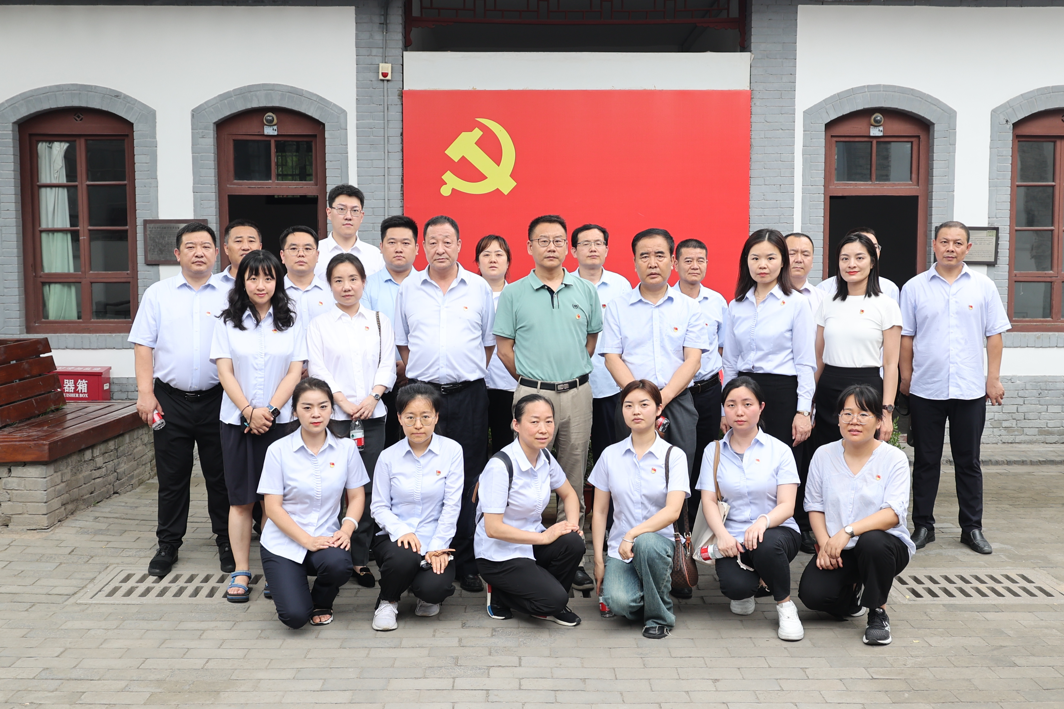 公司黨委組織開展“學(xué)黨章、悟思想、強(qiáng)黨性、  善作為”主題黨日活動(dòng)